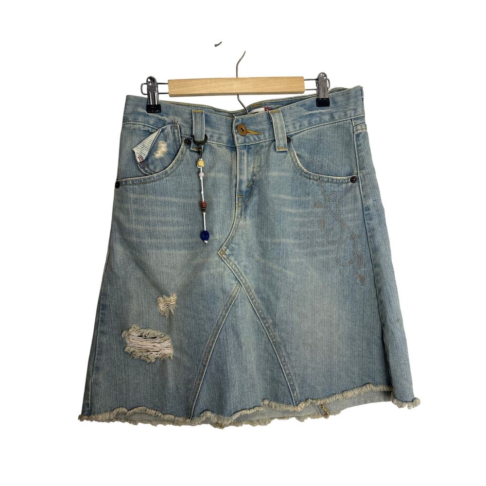 Vintage Y2K Levis Distressed Denim Skirt Raw Hem Patched Detail Size Juniors 5